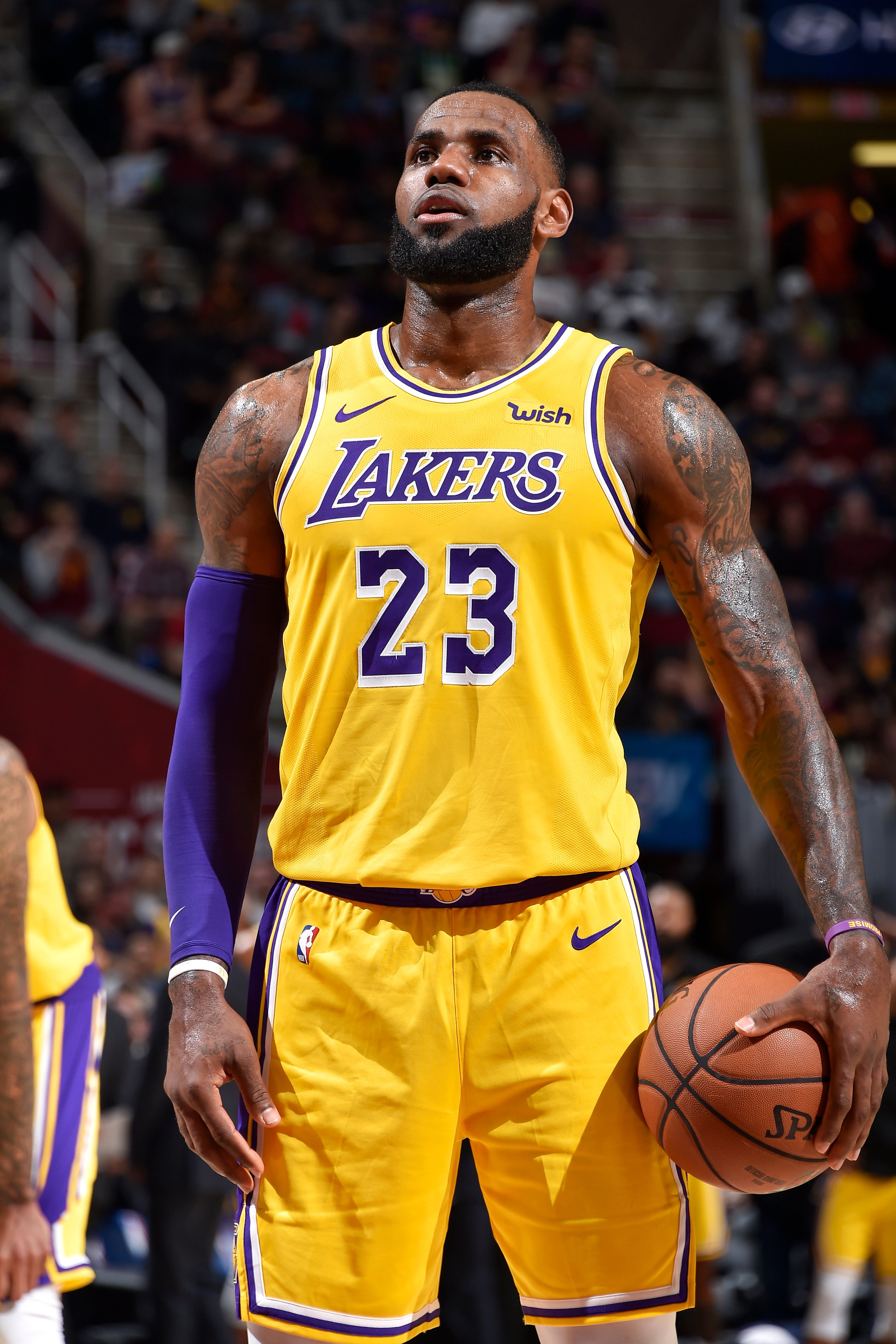LeBron James Gets Warm Welcome, Tribute Video In Return To Cleveland As A Laker