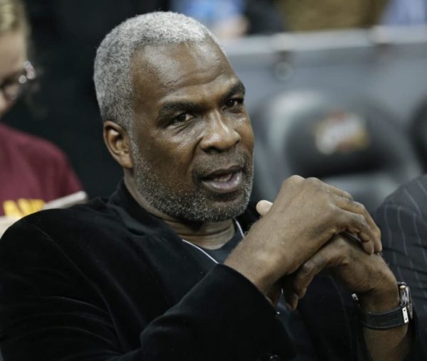 Ex-Knicks Star Charles Oakley Arrested at Las Vegas Casino, Accused of Fraud Ex-Knicks Star Charles Oakley Arrested at Las Vegas Casino, Accused of Fraud