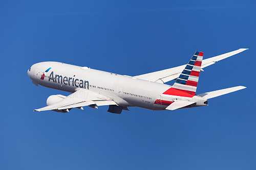 American Airlines Tests Flight-Holding Tech to Help Passengers Make Connections